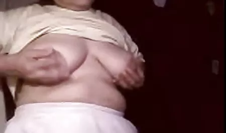 Pirang panas menunjukkan vaginanya di kamar 3gp indohot tidur