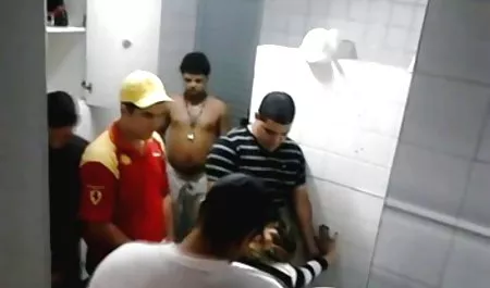 Brunette panas dengan gaun oranye pemerkosaan 3gp penuh gairah meraba gua basahnya dengan jari-jarinya