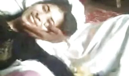 Berotot tampan berambut pirang tante 3gp dan tidak membawanya ke orgasme, perempuan jalang itu sendiri harus masturbasi vaginanya