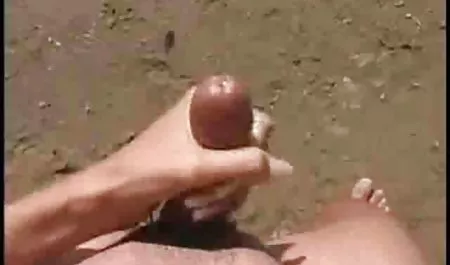 Biker melepas gadis itu di sela-sela dan menidurinya di download video pemerkosaan 3gp sebuah hotel