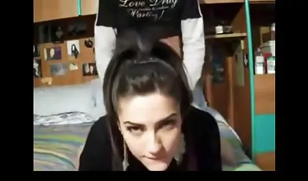 Dua pacar waptrick bokep 3gp mengisap satu kontol
