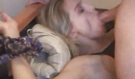 Streptizer pirang seksi di bokep milf 3gp klub