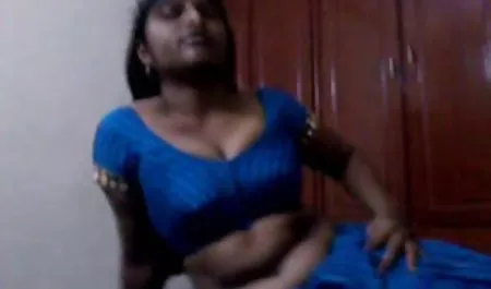 Pelacur berambut merah dimasukkan bokep jilbab 3gp dildo tebal dalam vagina