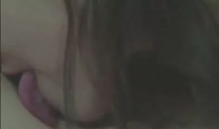 Bayi berambut merah fleksibel dengan payudara 3gp perkosaan besar