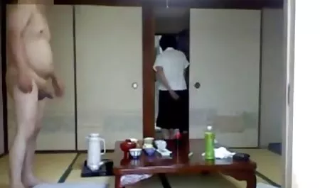 Bung terangsang menuangkan minyak di bokep sange 3gp pantat Mia Malkova dan keparat