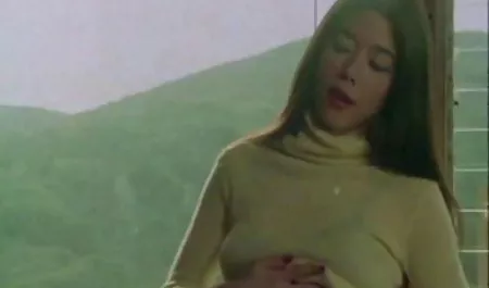 Pria itu video bokep download 3gp kacau ibu untuk memperbaikinya mobil