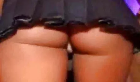 Seorang pria berkulit gelap dengan penis besar 3gp nyepong menemukan dirinya pasangan untuk seks malam ini. Dia ternyata orang Asia yang seksi dan kurus dengan sosok yang keren