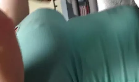 Dua ranting muda yang cantik bercinta dengan pria tante tante 3gp