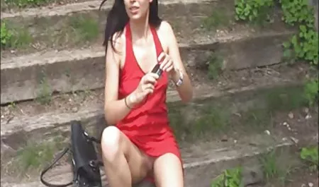 Bung bokep 3gp xxx menggoda seorang gadis muda dan menidurinya