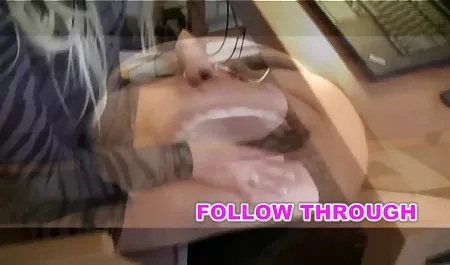 Seorang paman dewasa menawarkan seks untuk uang kepada tetangganya yang masih muda. Gadis itu video bokep gp3 benar-benar membutuhkan uang, jadi dia setuju dan setelah memberikan blowjob, dia berdiri