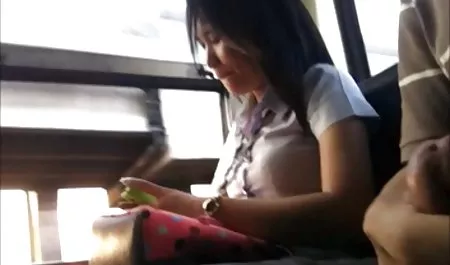 Pikaper menyebarkan Olesya untuk blowjob di toilet bokep3gpxxx