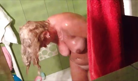 Rambut coklat dengan payudara telanjang mengisap download 3gp mahasiswi ayam