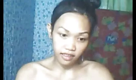 Brunette download bokep 3gp gratis cantik dengan bintik-bintik membelai vaginanya