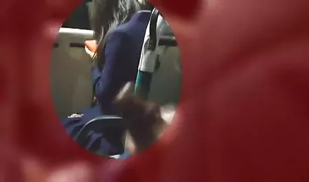 Dia memanggil video 3gp tante seorang teman di teras dan mengisapnya