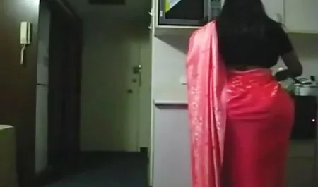Setelah belajar, perempuan jalang itu sibuk dengan pemikiran tentang seks bokep igo 3gp anal