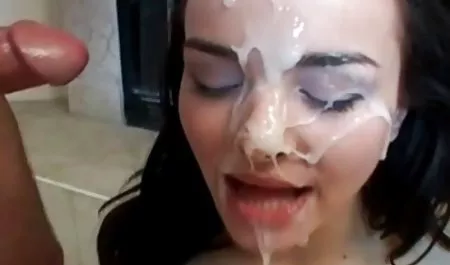 Bos yang khawatir bokep wen ru ingin sekretaris barunya bermain dengan pantatnya. Gadis itu tidak menentang dan melepas celana dalamnya yang basah karena kegembiraan, dia mulai menjilat anus