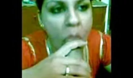 Wanita kulit hitam yang gemuk mengisap ayam untuk pacarnya. Dia berusaha sangat keras hingga pantatnya bahkan berkeringat video 3gp terbaru